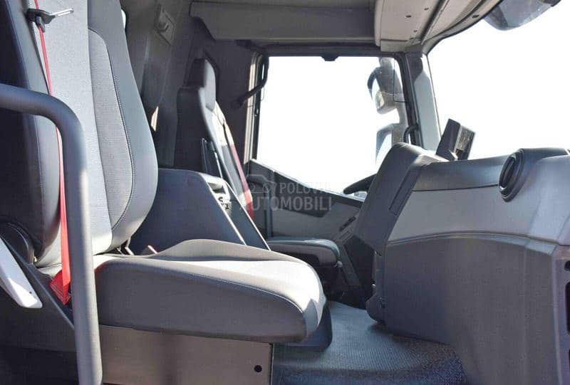 Renault K 440 8x4