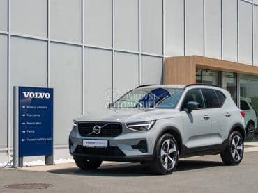 Volvo XC40 B3 Plus Dark