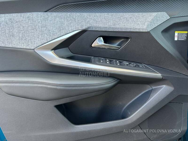 Peugeot 3008 1.2 HYBRID ALLURE