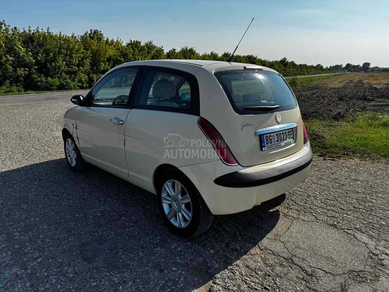 Lancia Ypsilon 