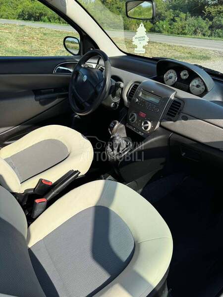 Lancia Ypsilon 