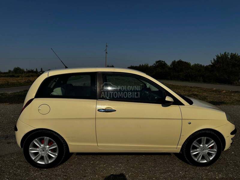 Lancia Ypsilon 