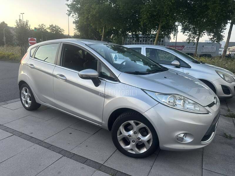 Ford Fiesta NA VIGACIJA,Titanium