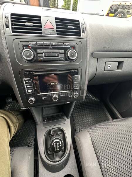 Volkswagen Touran 1.6 TDI 7sed NAVY