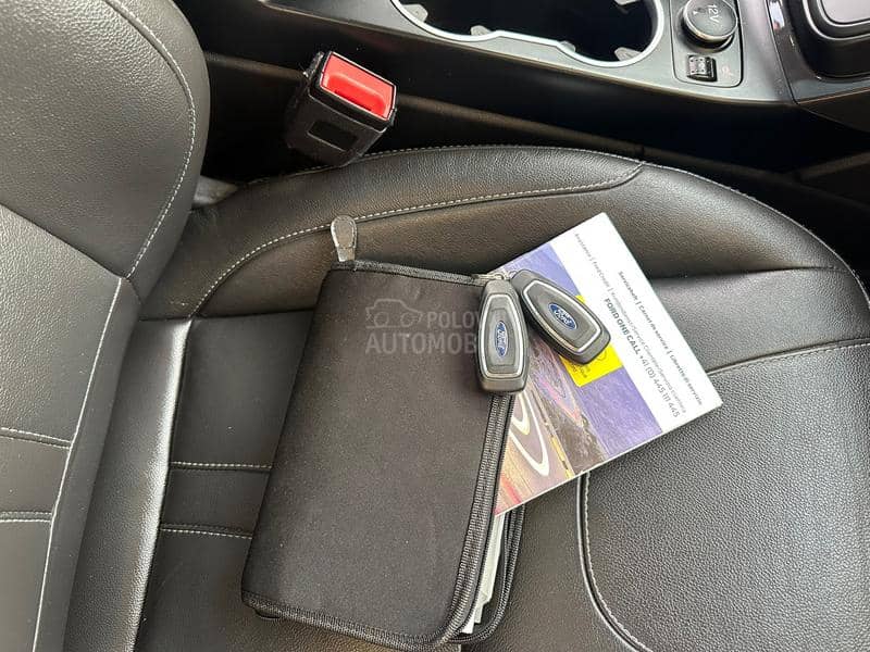 Ford Kuga ST TITANIUM 4x4 CH