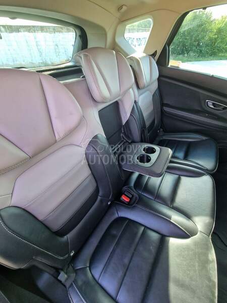 Renault Scenic Initiale Paris
