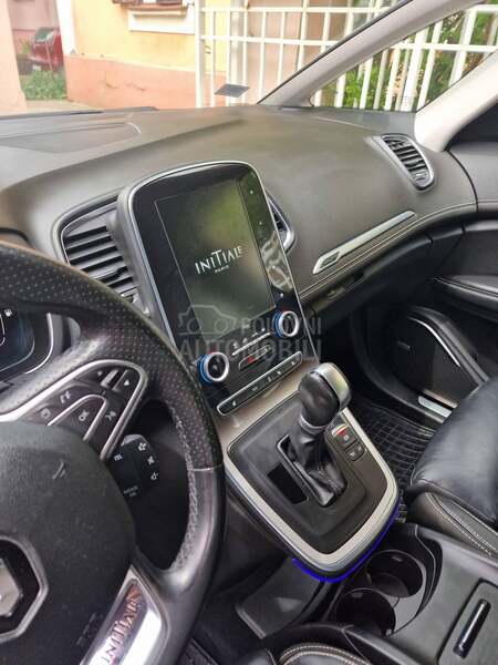 Renault Scenic Initiale Paris