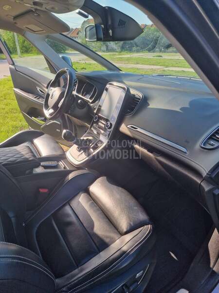 Renault Scenic Initiale Paris