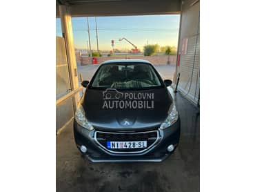 Peugeot 208 IZUZETNO VOZILO