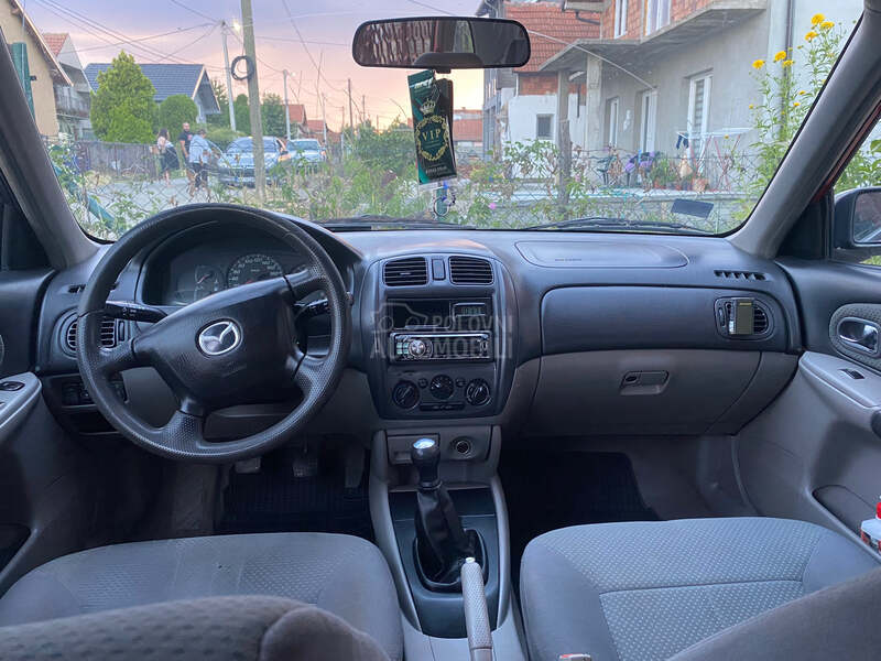 Mazda 323 