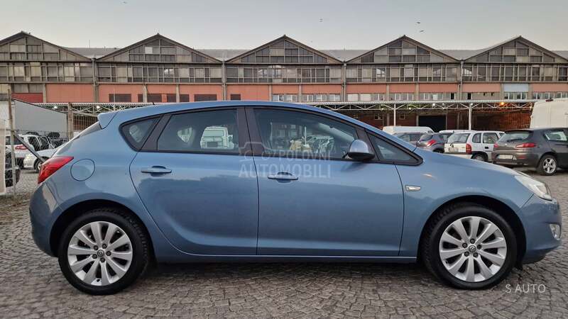 Opel Astra J KREDlTl BEZ UCESCA