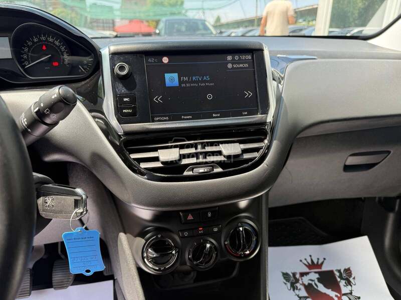 Peugeot 208 1.2 B