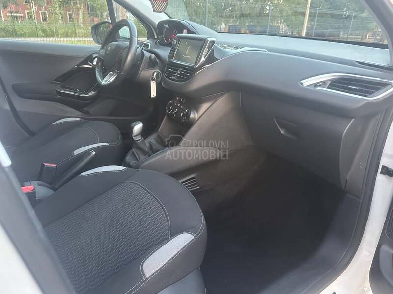Peugeot 208 1.2 STYLE