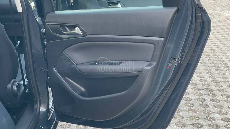 Peugeot 308 1.6HDi/NAV/LED
