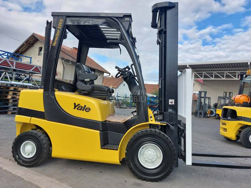 Yale 3tone triplex