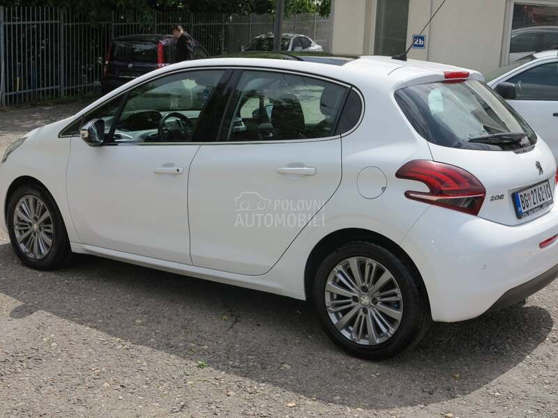 Peugeot 208 1.2 B ALLURE