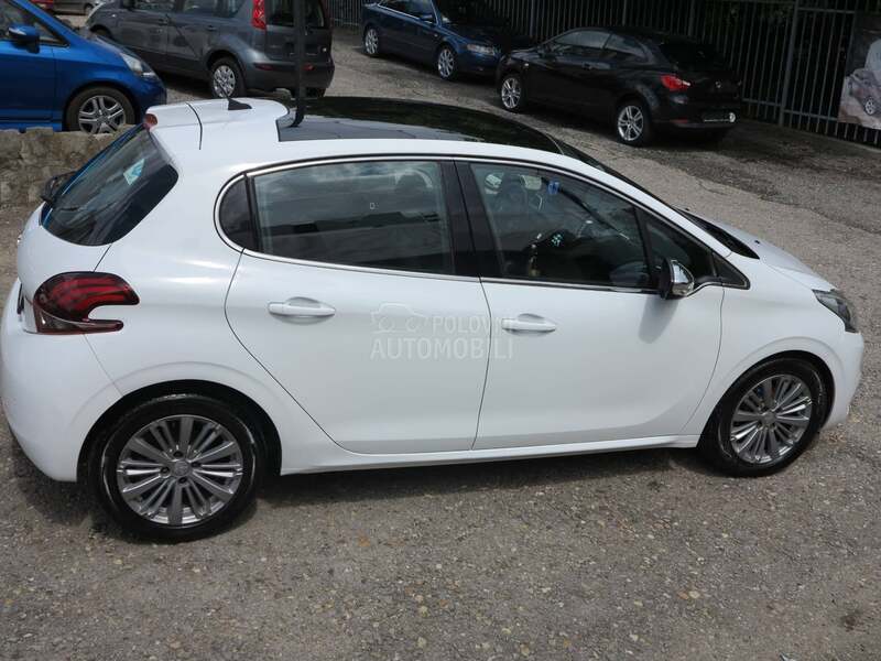Peugeot 208 1.2 B ALLURE