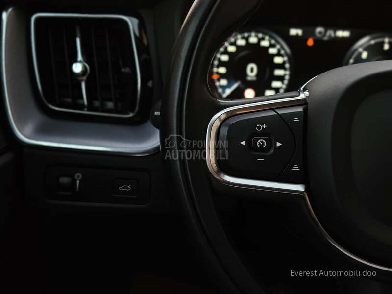 Volvo XC60 2.0D4/MOMENTUM/