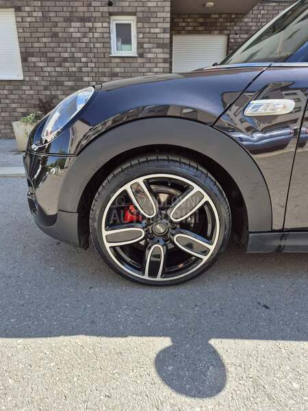MINI Cooper S JCW za pocetnike