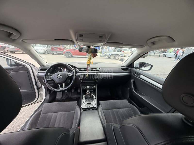 Škoda Superb 4x4, alkantara sed.