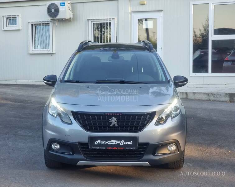 Peugeot 2008 1.2 GT Line PANO