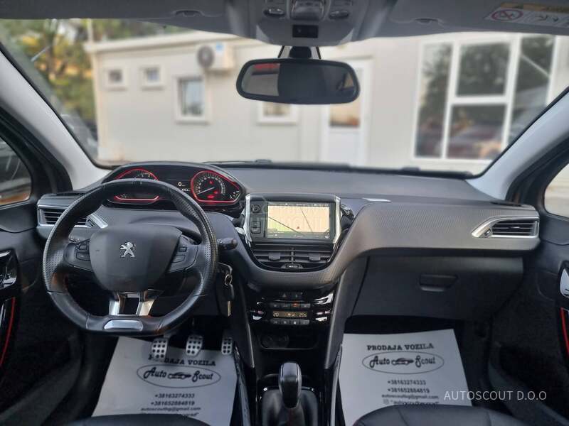 Peugeot 2008 1.2 GT Line PANO