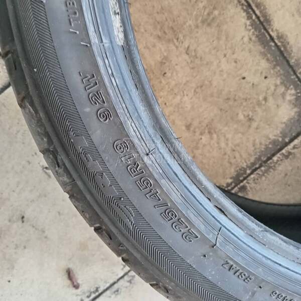 Bridgestone 225/45 R19 Letnja