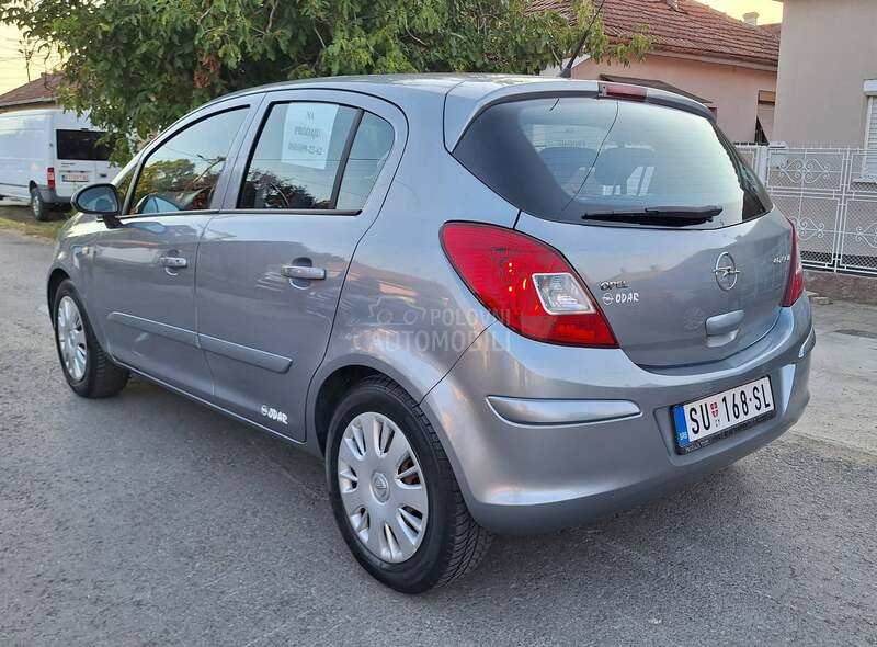 Opel Corsa D 1,4 OČUVANA