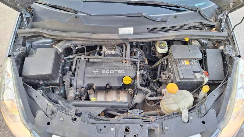 Opel Corsa D 1,4 OČUVANA