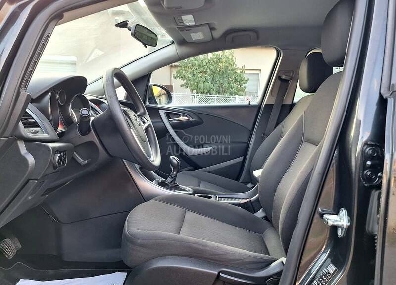 Opel Astra J 1,4 OČUVANA