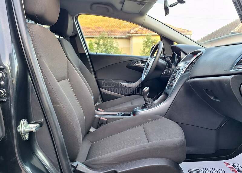 Opel Astra J 1,4 OČUVANA