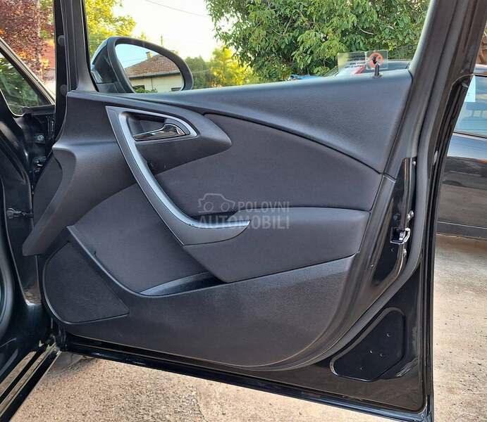 Opel Astra J 1,4 OČUVANA