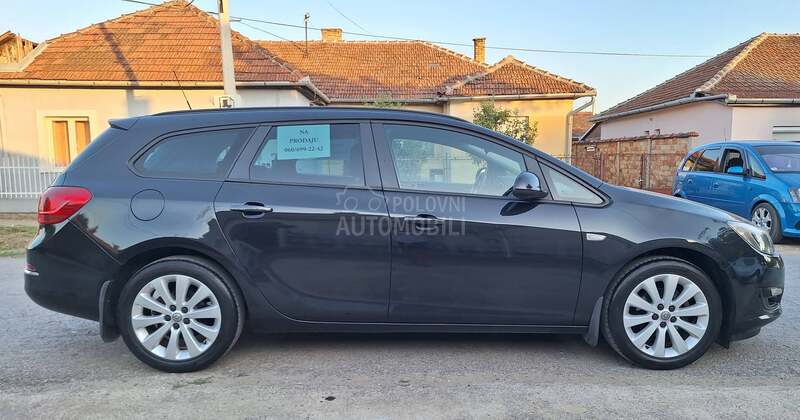 Opel Astra J 1,4 OČUVANA