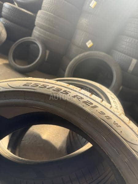 Pirelli 255/35 R21 Letnja