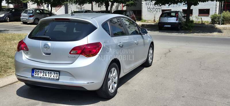 Opel Astra J 
