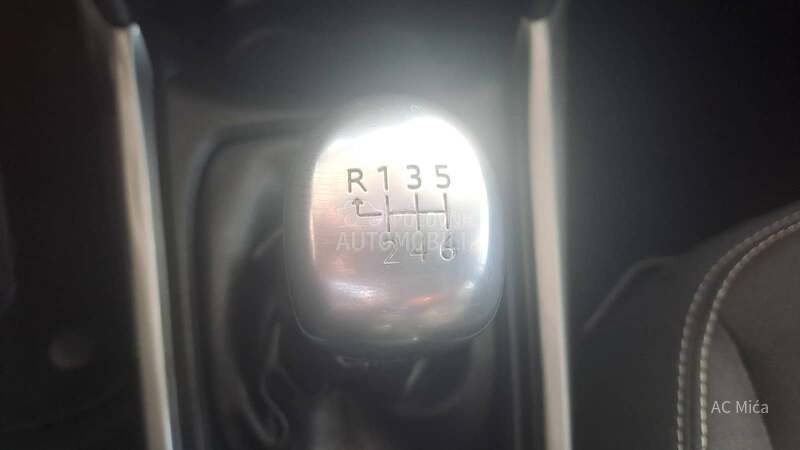Peugeot 2008 1.5 BLU NAV LED USB