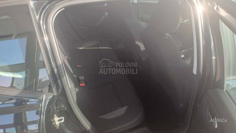 Peugeot 2008 1.5 BLU NAV LED USB