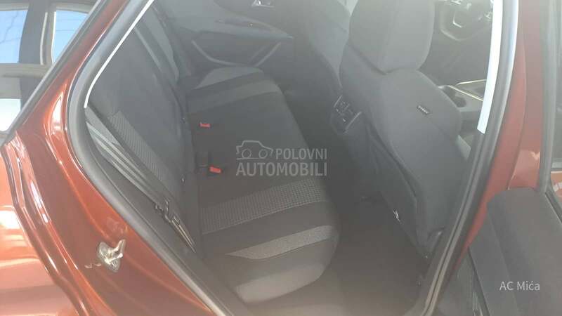 Peugeot 3008 1.5 BLU NAV ALU LED