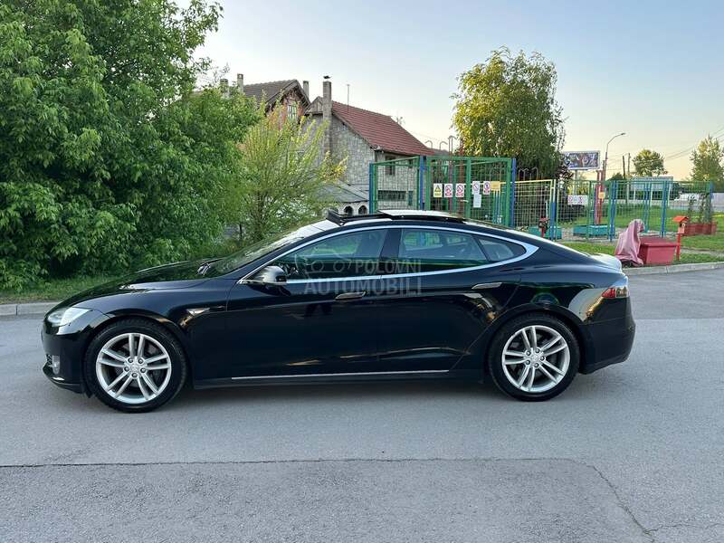 Tesla Model S 85