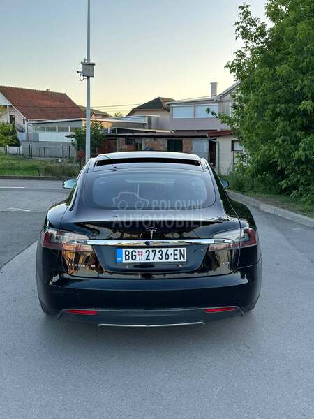 Tesla Model S 85