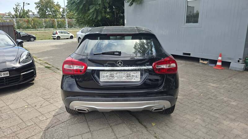Mercedes Benz GLA 180 