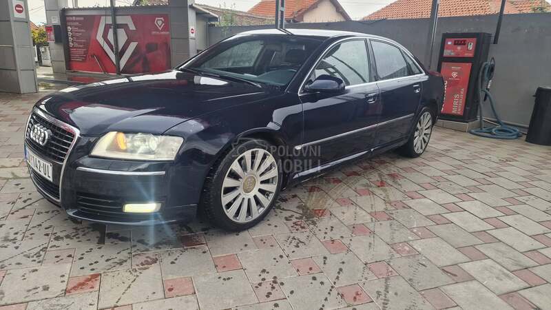 Audi A8 quattro r.e.g