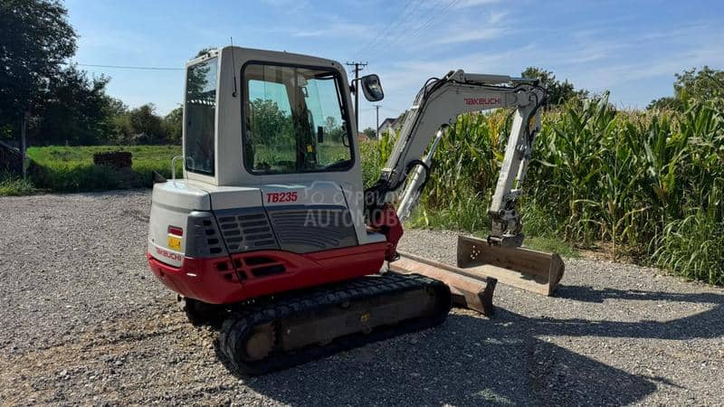 Takeuchi TB 235