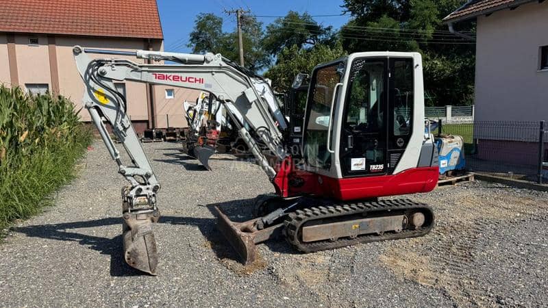Takeuchi TB 235