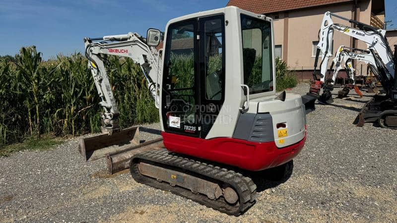 Takeuchi TB 235