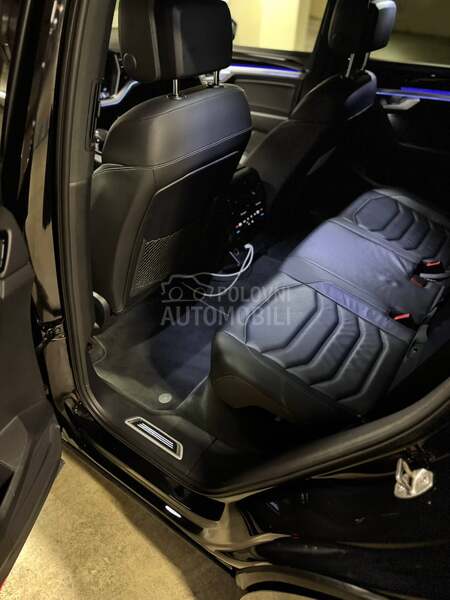Volkswagen Touareg R line