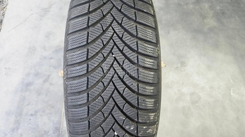 Semperit 225/55 R17 Zimska