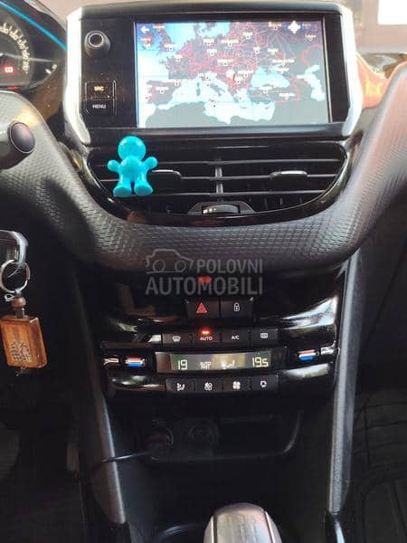 Peugeot 2008 Allure, Blue HDI 1,5