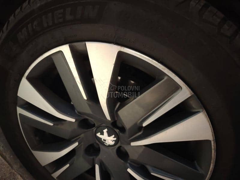 Peugeot 2008 Allure, Blue HDI 1,5