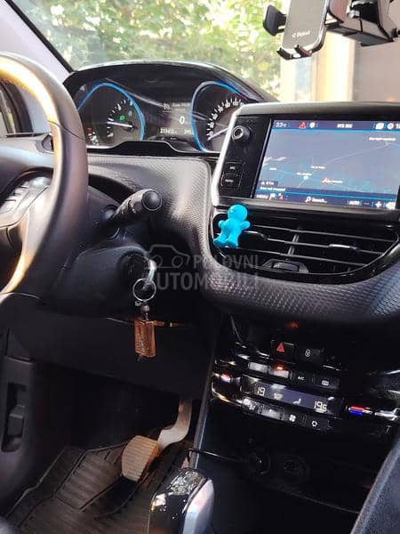 Peugeot 2008 Allure, Blue HDI 1,5